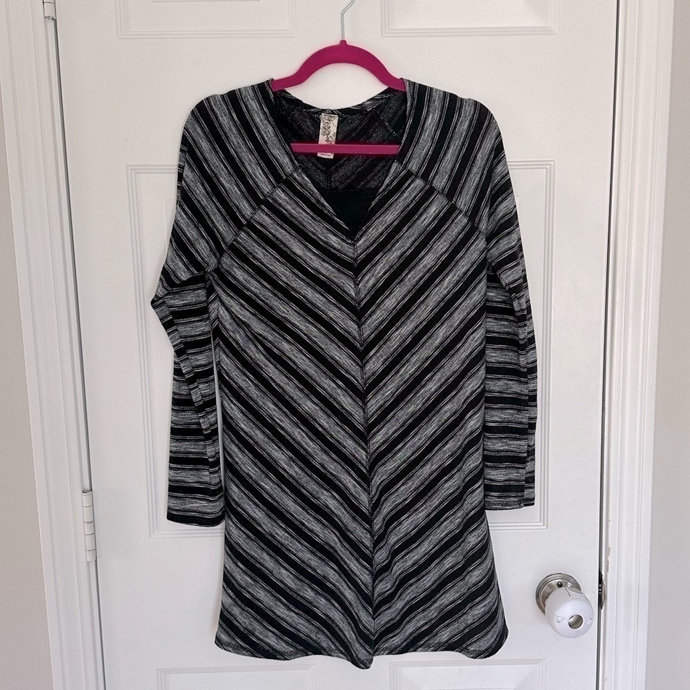 Aventura tunic size Medium